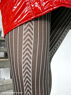 Model eve in grey patterned pantyhose on the stairs image 3