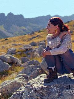 Jenny travels in seamless tights image 4