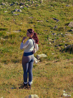 Jenny travels in seamless tights image 5