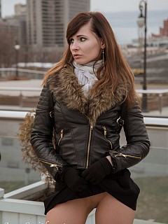 Jeny outdoor in seamless pantyhose image 2