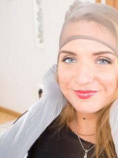 Sofi goldfinger loves to puts on in nylon layers image 8