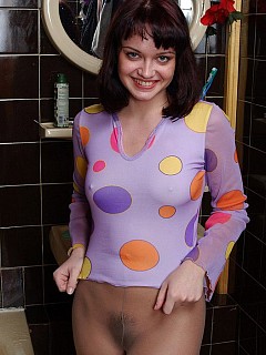 Amateur girl wearing pantyhose...