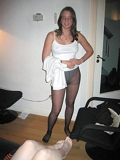 Amateur girls looks seductive in her tights image 2