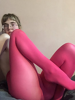 Girls in red pantyhose show hersef for a image 2