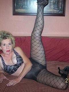 Matures in pantyhose posing in the home image 5