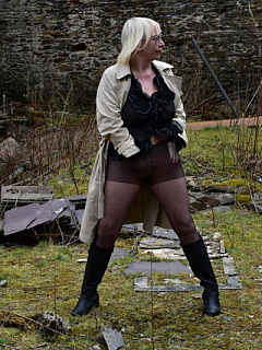 Barby slut in pantyhose outdoors image 5